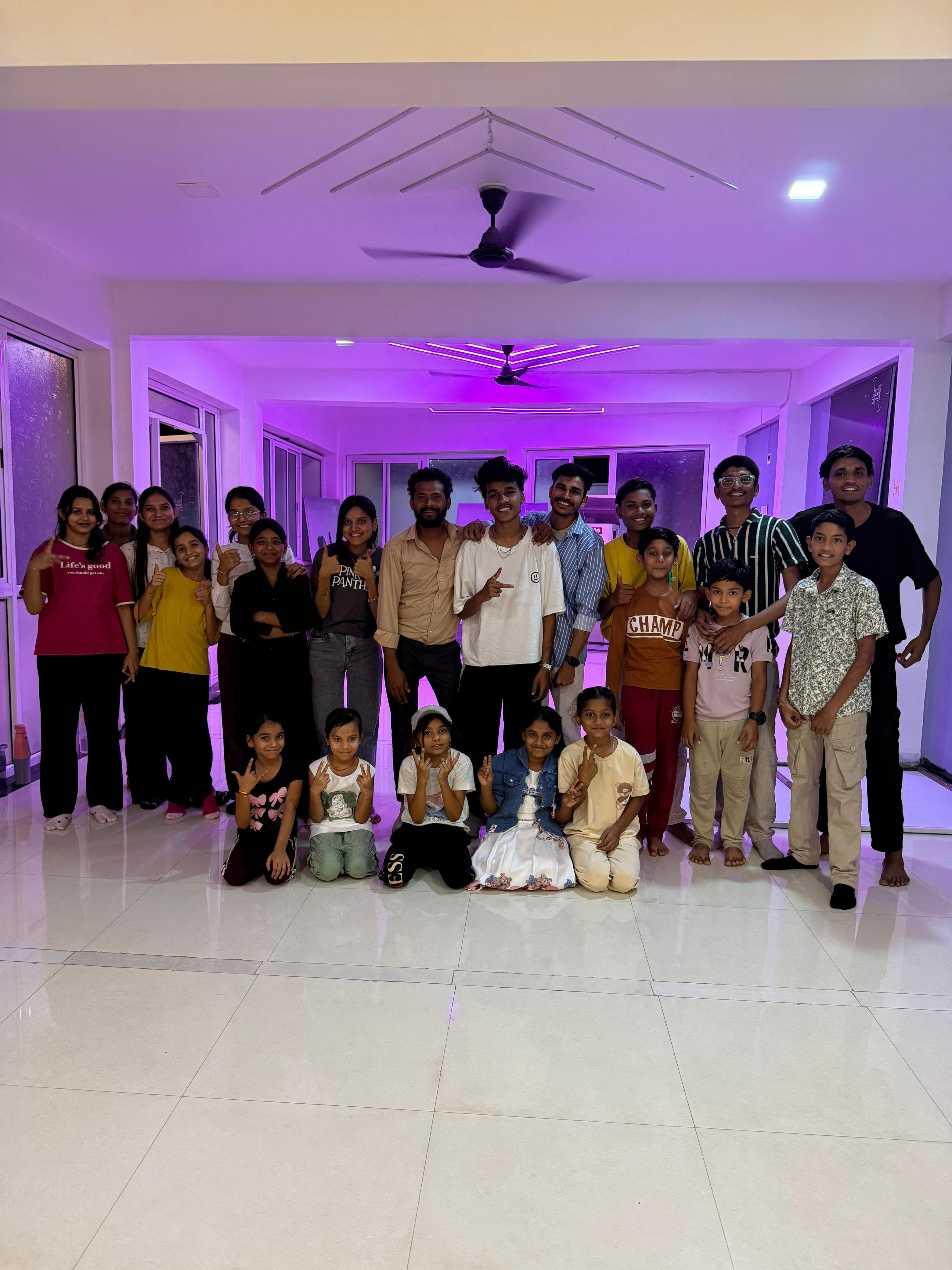 Aarambh Dance Studio team performing hip hop in Khargone