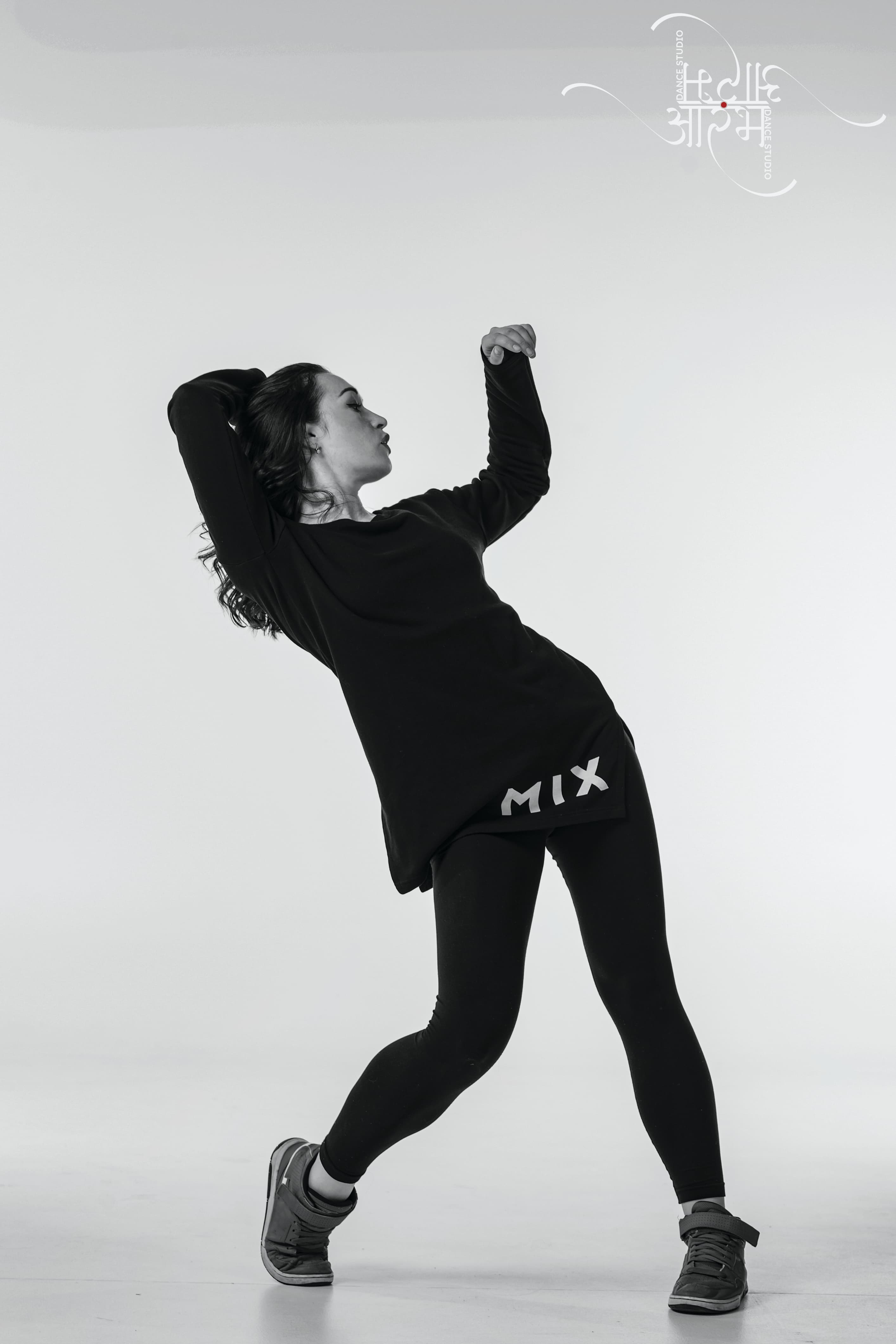 Contemporary dance class at Aarambh Dance Studio Khargone